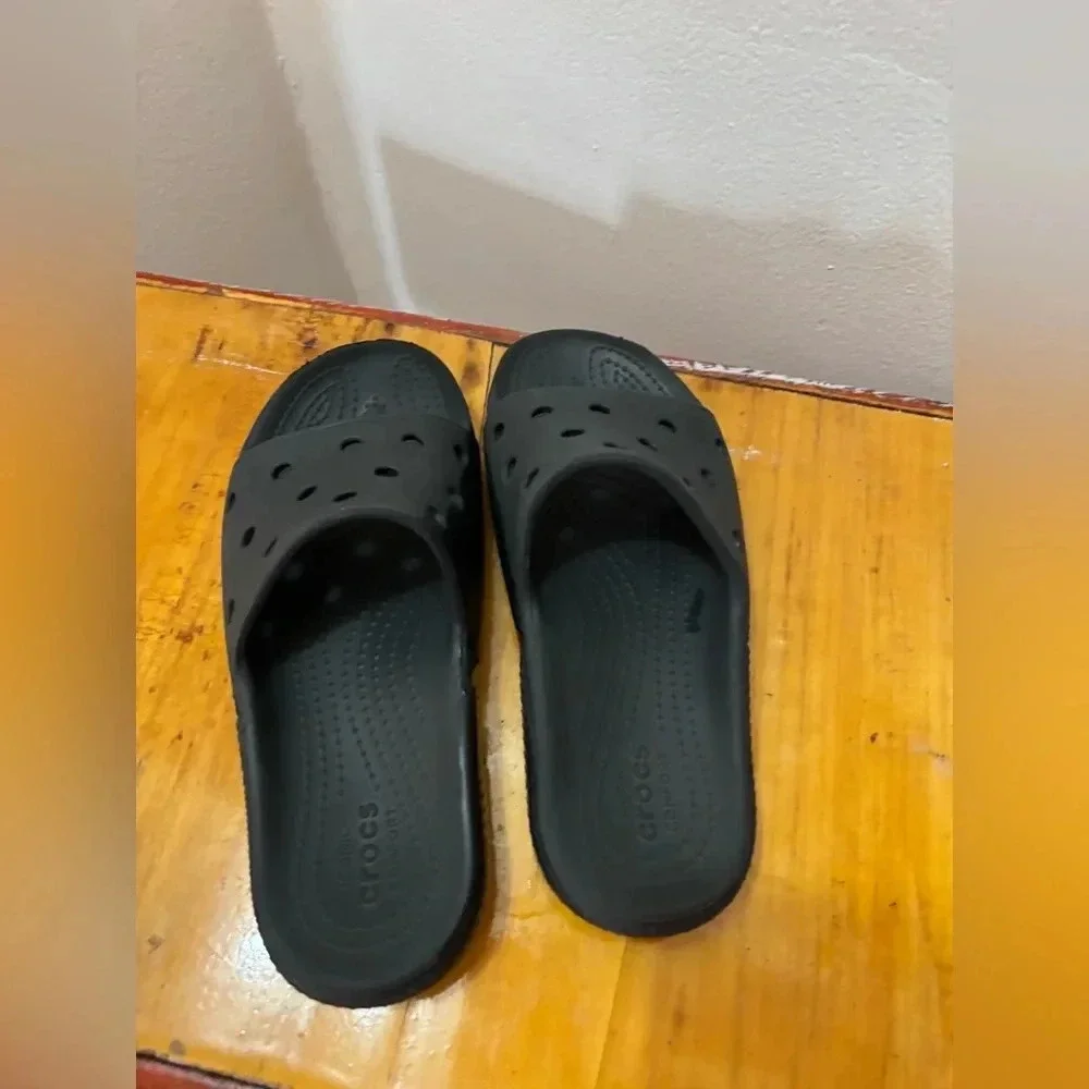 Black crocks J2